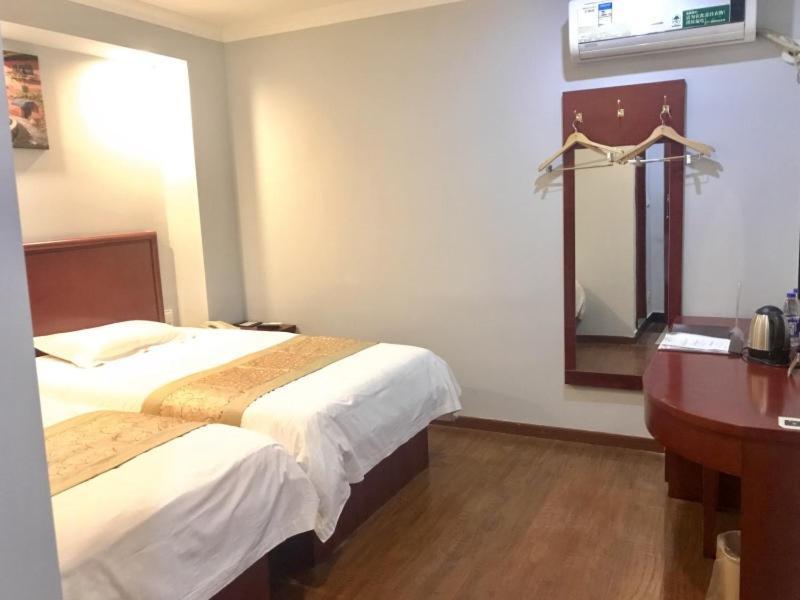 Greentree Inn Shanghai Hongqiao Hub Cao'An Road Huajiang Branch Road Express Hotel Jiading Екстериор снимка
