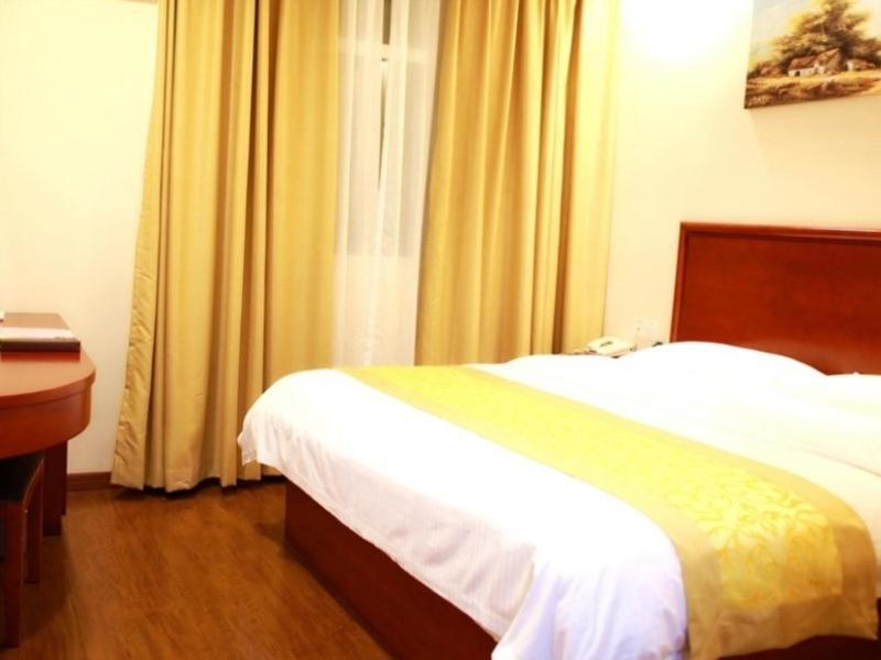 Greentree Inn Shanghai Hongqiao Hub Cao'An Road Huajiang Branch Road Express Hotel Jiading Екстериор снимка