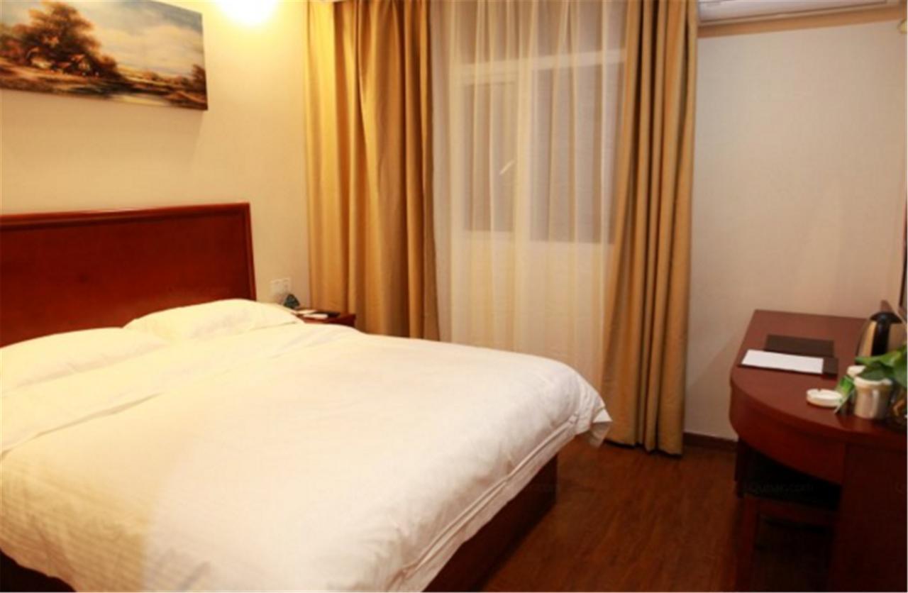 Greentree Inn Shanghai Hongqiao Hub Cao'An Road Huajiang Branch Road Express Hotel Jiading Екстериор снимка