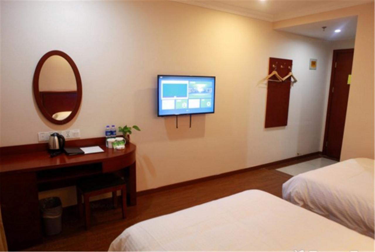 Greentree Inn Shanghai Hongqiao Hub Cao'An Road Huajiang Branch Road Express Hotel Jiading Екстериор снимка