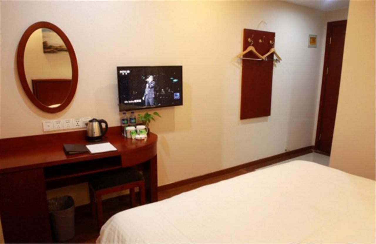 Greentree Inn Shanghai Hongqiao Hub Cao'An Road Huajiang Branch Road Express Hotel Jiading Екстериор снимка
